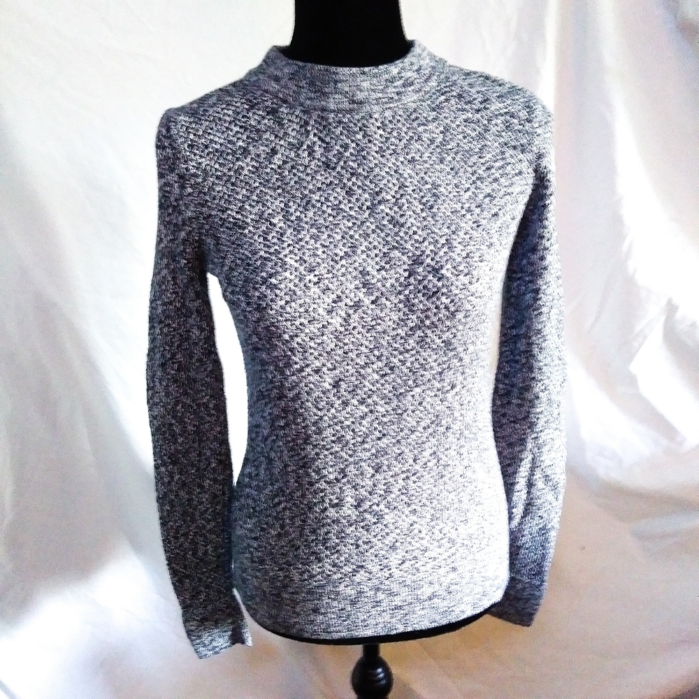 Loft women's size small gray long sleeve shirt